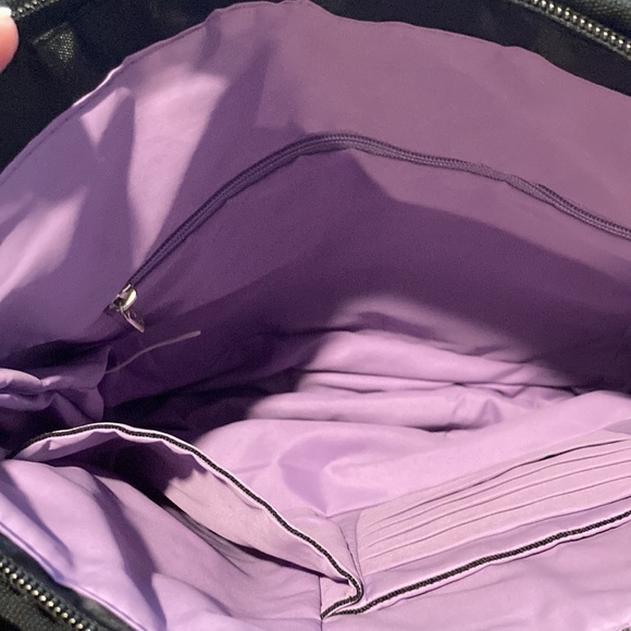 Travelon Crossbody Anti-Theft Expandable Zippered Bottom - Picture 3 of 6